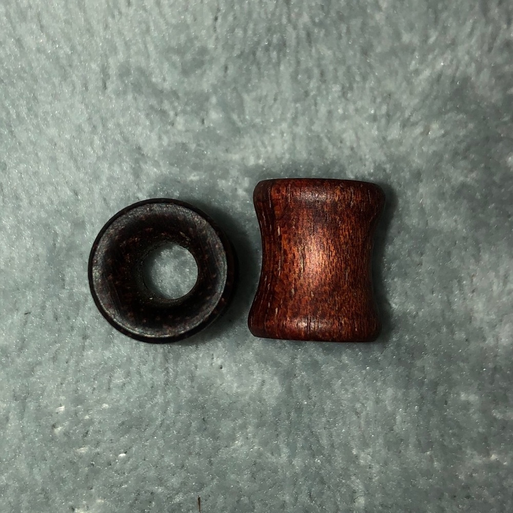 Size 0 Gauge Wood Tunnel/Plugs